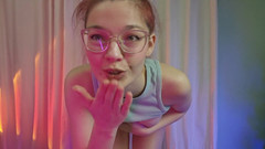 petitesubkitten: Rothaarige striptease aus dünnen jeans