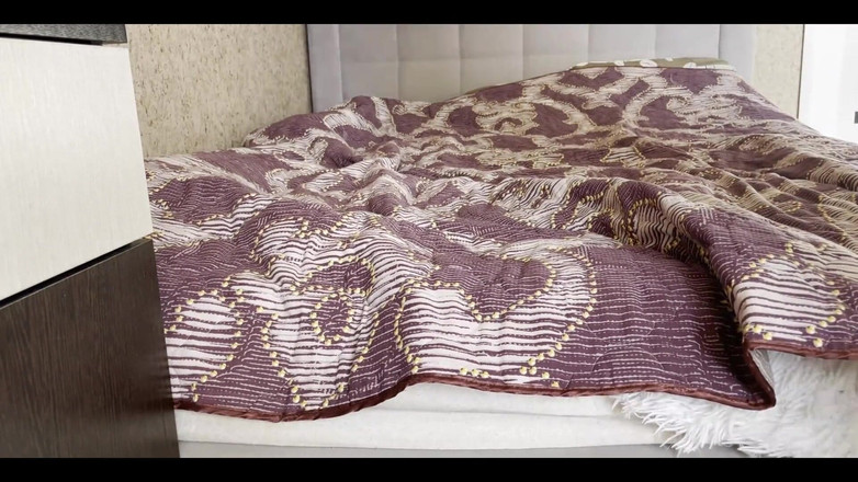 Lux Eva: Fată desi dă instrucțiuni de masturbare XXX video