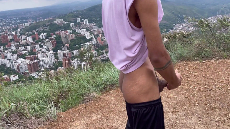 vergar4_daviid: Lagi asik ngocok kontol di luar ruangan