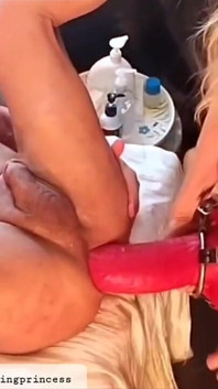 Slow Deep pegging anbetung: Göttin in rotem Nachthemd redboy9 Geht rohe Prostata der schlampe mit Mrhankeystoys redboy9