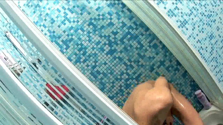 Young straight boy masturbation: Julien plau dengan dildo di bawah pancuran