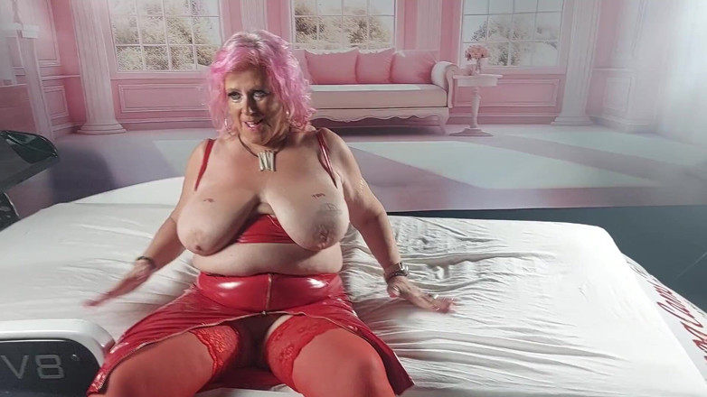PureVicky66: Gorąca Big Tiddy Babcia w Seksowna Czerwona Bielizna Palce Jej...