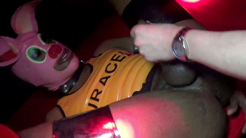 Gaybareback: パリのケラーで素晴らしい大きなグループセックス乱交