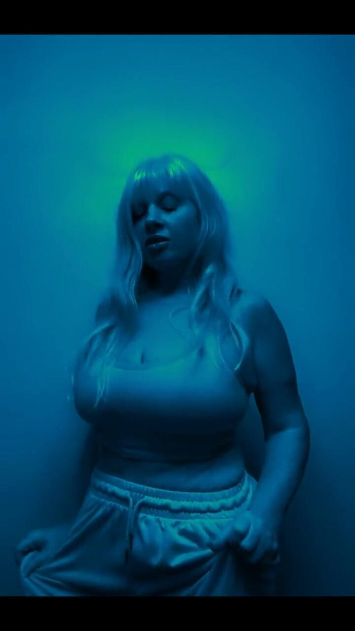 PaintedRose: Pocity.... Tančit se mnou? Tohle je jediné, co dělám nějaké...