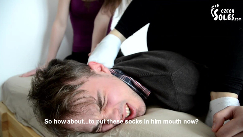 Czech Soles - foot fetish content: Calcetines maloliientes - doble venganza