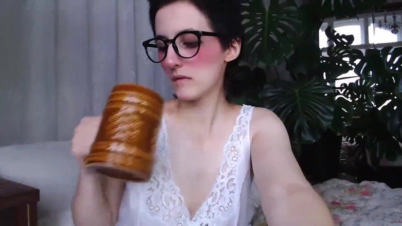 The Antichristrix: Good Morning Show com peluda camgirl