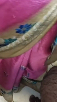 Cachonda india ama de casa Priya utilizada por dewar en el baño