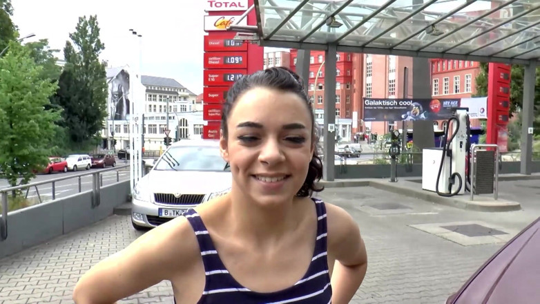 Best Amateur Sex: Fete drăguțe sunt agățate de străini și sunt futute tare și film...
