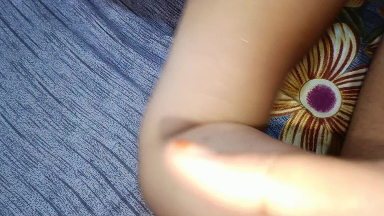 Catchybusty: Desi Bhabhi se nemůže ovládat