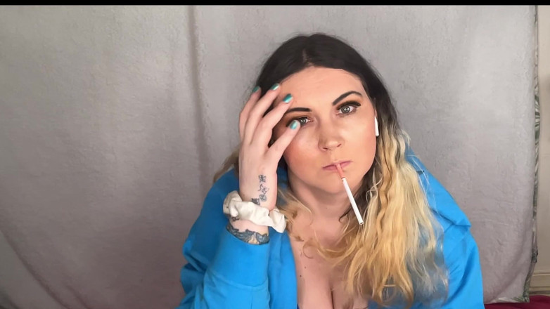 MissFFW: La bbw puttana ama solo fumare le sue sigarette alla...