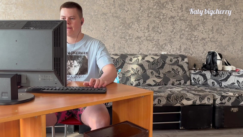 Katybigcherry: While My Cuckold Boyfriend Is Playing Dota, I Fuck His...