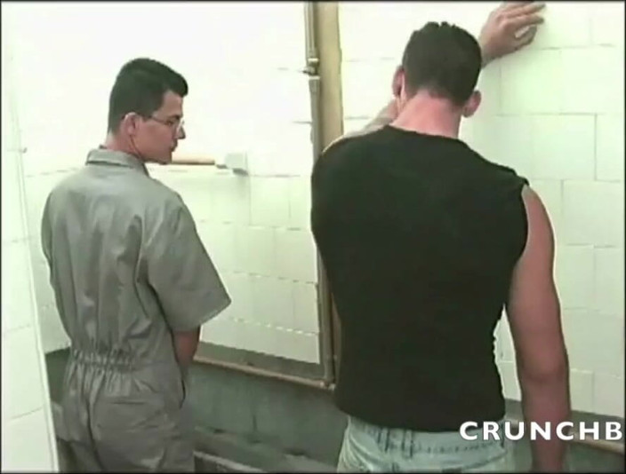 Crunch Boy: Sexy onder de douche bij de sportclub