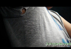 JasmineJade: 汗流后，这个剪辑是经过长时间的艰苦奔跑后拍摄的，我的坑已经成熟，汗水滴落。我炫耀我的汗水并告诉