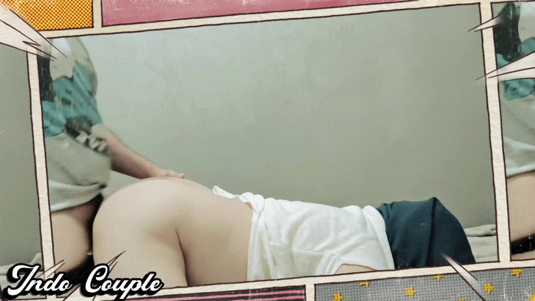 Indo Couple: Amelia colmek lagi nonton bokep. Rekaman seks terapis pijat. Memek...