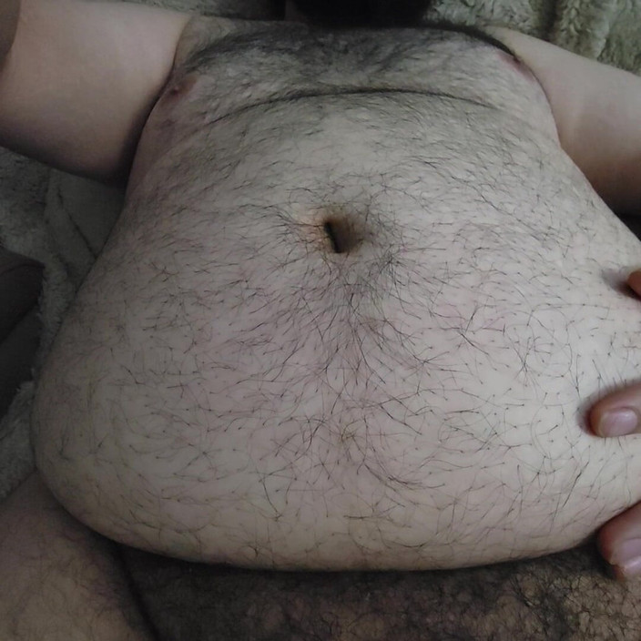 Chunky Belly Boy: Великий ведмідь розтирає живіт, пестощі пальцями живота, запит No1