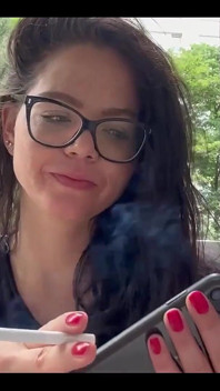 Kouření Během odpovědi na moje onlyfans pro vaše zprávy