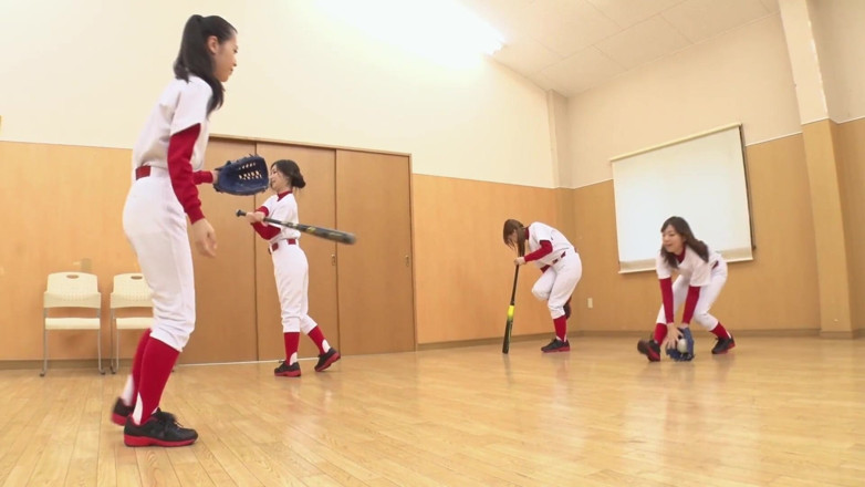JapaneseAmateur: Japanische baseball-schlampen ficken party, feuchte muschis gestopft, orgie-creampie