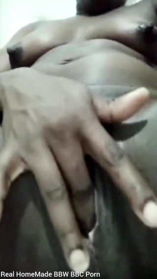 Super sexy ebony cuties: Pocieranie palcami mojej mokrej wielkich warg sromowych cipki
