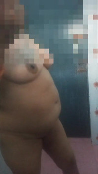 Danse sexy de style desi dans la salle de bain, tatie sexy à gros cul