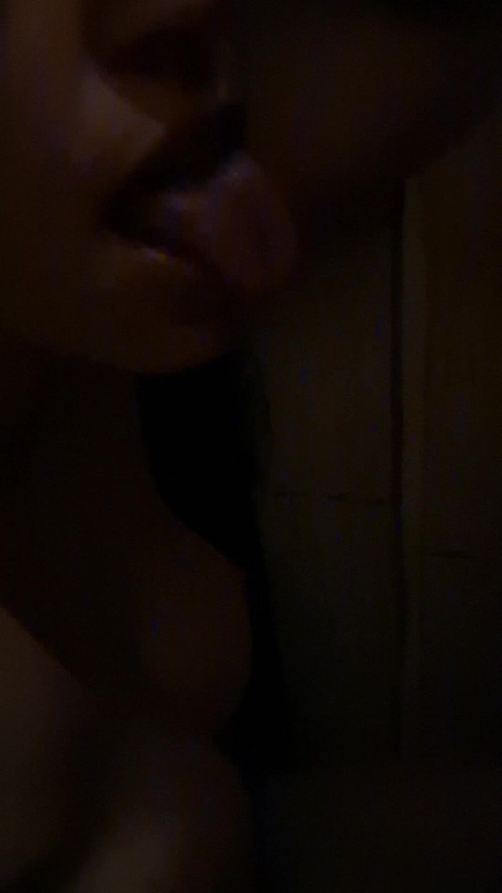 FannySquirting: Isteri meninggalkan kerja dan berbelanja di pawagam lucah menghisap dan...