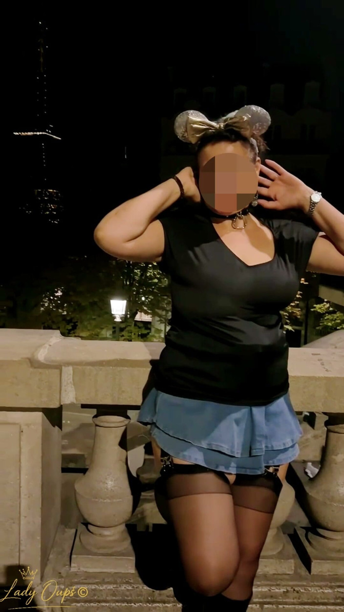 Lady Oups: I’m Walking Around Paris in a Micro Skirt with an...