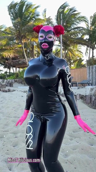 Begloss Girl in Paradise