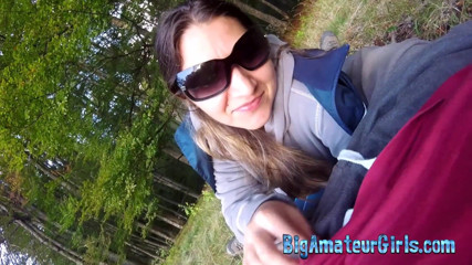 Big Amateur Girls: Sabahları dağlarda güneş doğuyorken oral seks.