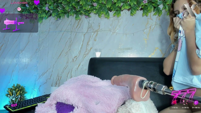 X Live Community: Lesbiană: Dildo, gemete și vaginul îmi e ud