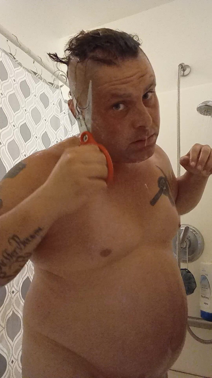 JG Risk: Coupe de cheveux sous la douche