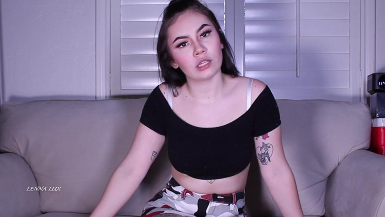 Lenna Lux: ティーンのベビーシッターが夫ジョイをからかう