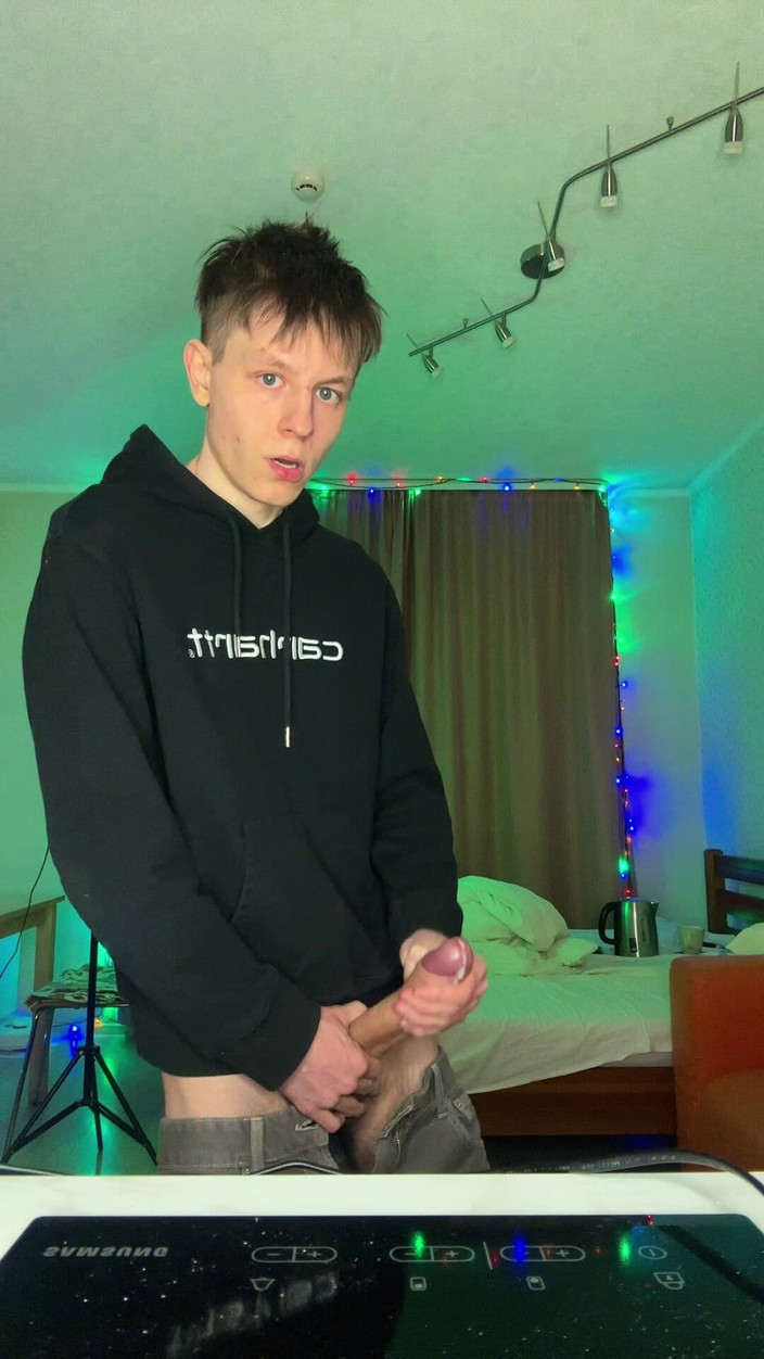 Morflot24: 이 배고픈 트윈크에 얼마나 많은 정액을 뿌리는지 봐