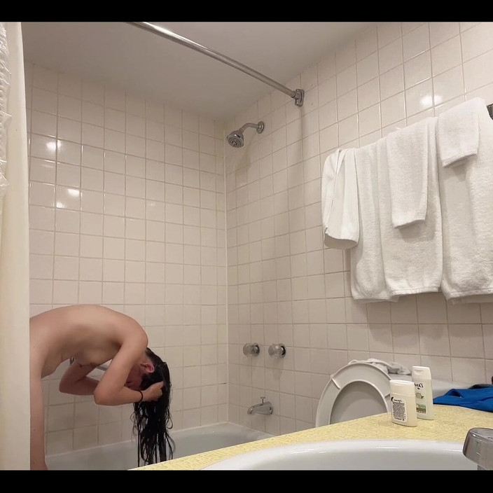 sweethanajapanese: 浴室里的裸体性感女孩