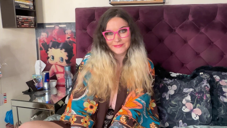 MissFFW: Perverzní děvka zkouší své nové brýle připravené na obsah podivínů