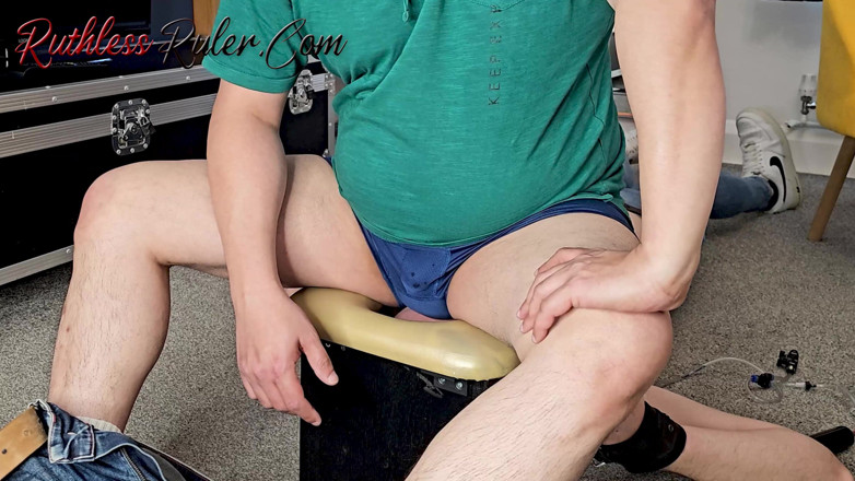 Ruthless ruler - maledom: Sitz für meinen verschwitzten arsch