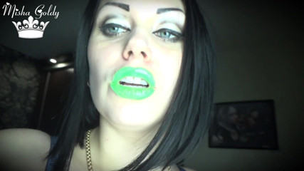 Goddess Misha Goldy: Buze verzi lucioase fosforice fascinante