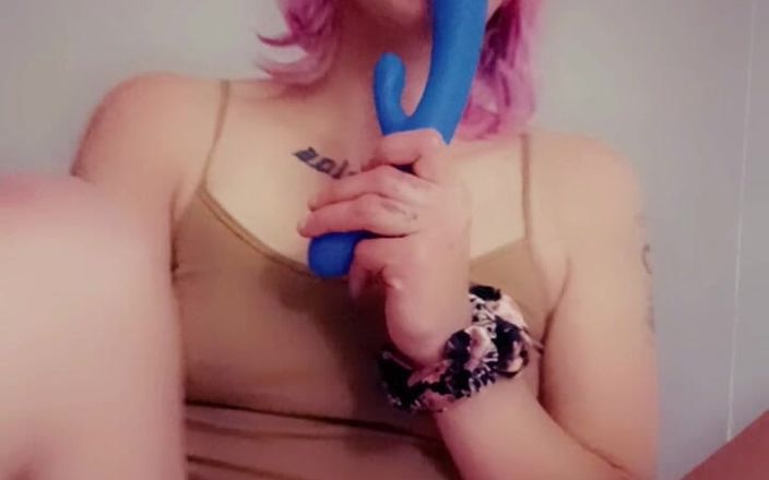 Dahmer girl: Сексуальная и пирсингованная