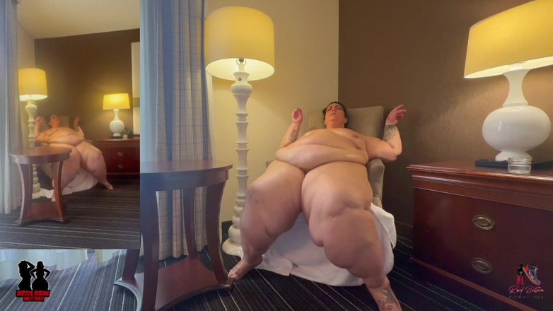 Reds BBW Hotties: SSBBW Talks to You While Playing with Toy