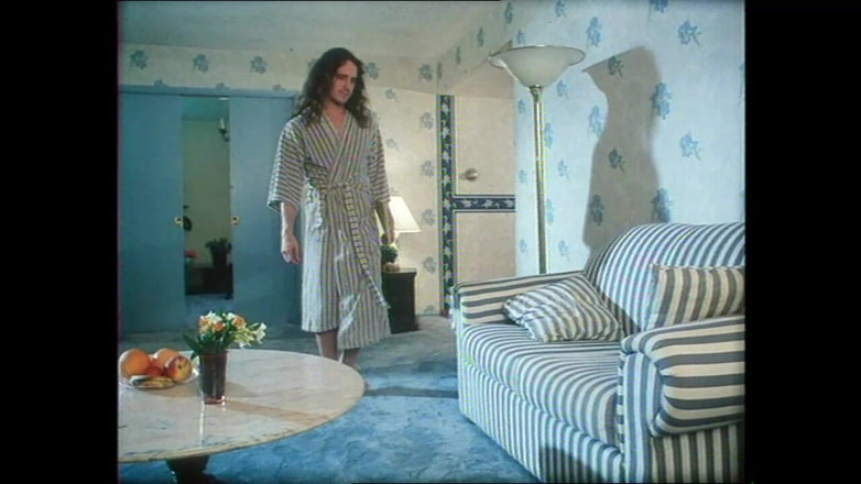 Muschi movie official: Cuando se despierta por la mañana, quiere un desayuno de...