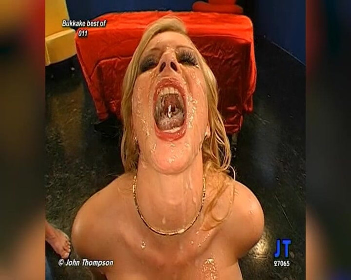 Horny girls want to fuck: Blonde bertetek besar dikongkek dalam pancutan mani bukkake besar-besaran