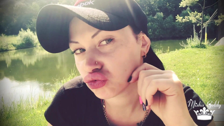 Goddess Misha Goldy: Duck face outdoor, making my lips much bigger!