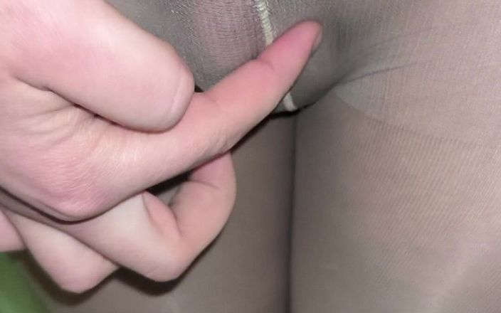 PantyhoseJuicyCummer: Tôi đã lấy quần tất khỏa thân gợi cảm từ một...