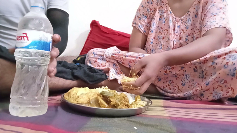 Bangla Academy: สาวอินเดีย Sexy_toma คนสวยโดนพี่เลี้ยงของเธอเย็ดจัดหนัก สาว Desi ตัวจริงนอกใจผัวกินอาหารและเย็ด Fu V