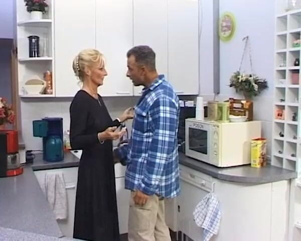 BB Video - Old School: Une MILF allemande mariée amateur se fait baiser n° 2