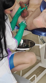 Examen médico, corte de pelo, afeitado, fisting, muestra de esperma
