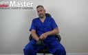 English Leather Master: Doktor v latexových rukavicích sph a cudnost