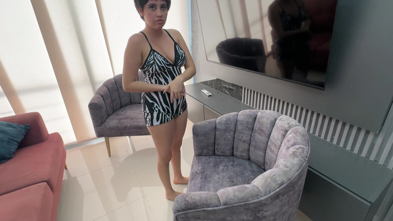 ManuelaAlvarez: Que horror, minha TV quebrou, eu vou chamar meu vizinho...