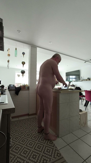 Carmen_Nylonjunge: Nudistické vaření Těstovinové knedlíky mé macechy