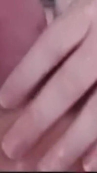 젖탱이를 보여주는 통통한 빨간 머리