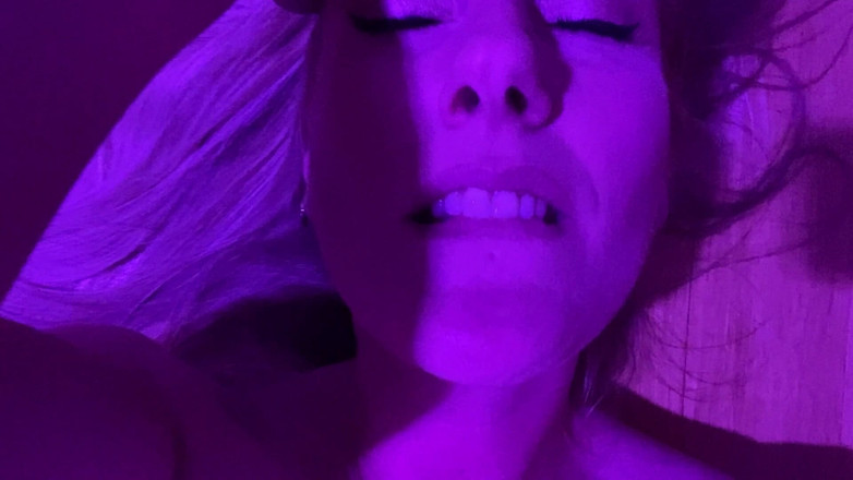 Sarah Passions: Senin için boşalırken gözlerime bak