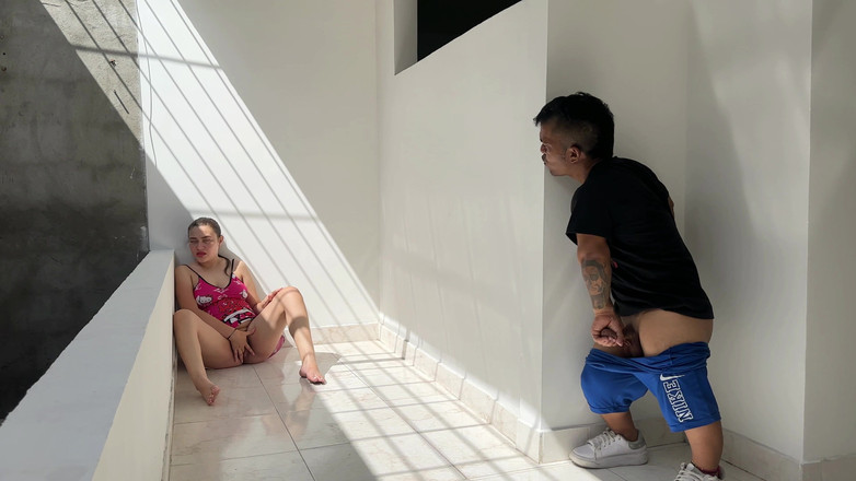 Julianaburning: Saya mendengar beberapa mengerang yang mengujakan dan melihat adik tiri...